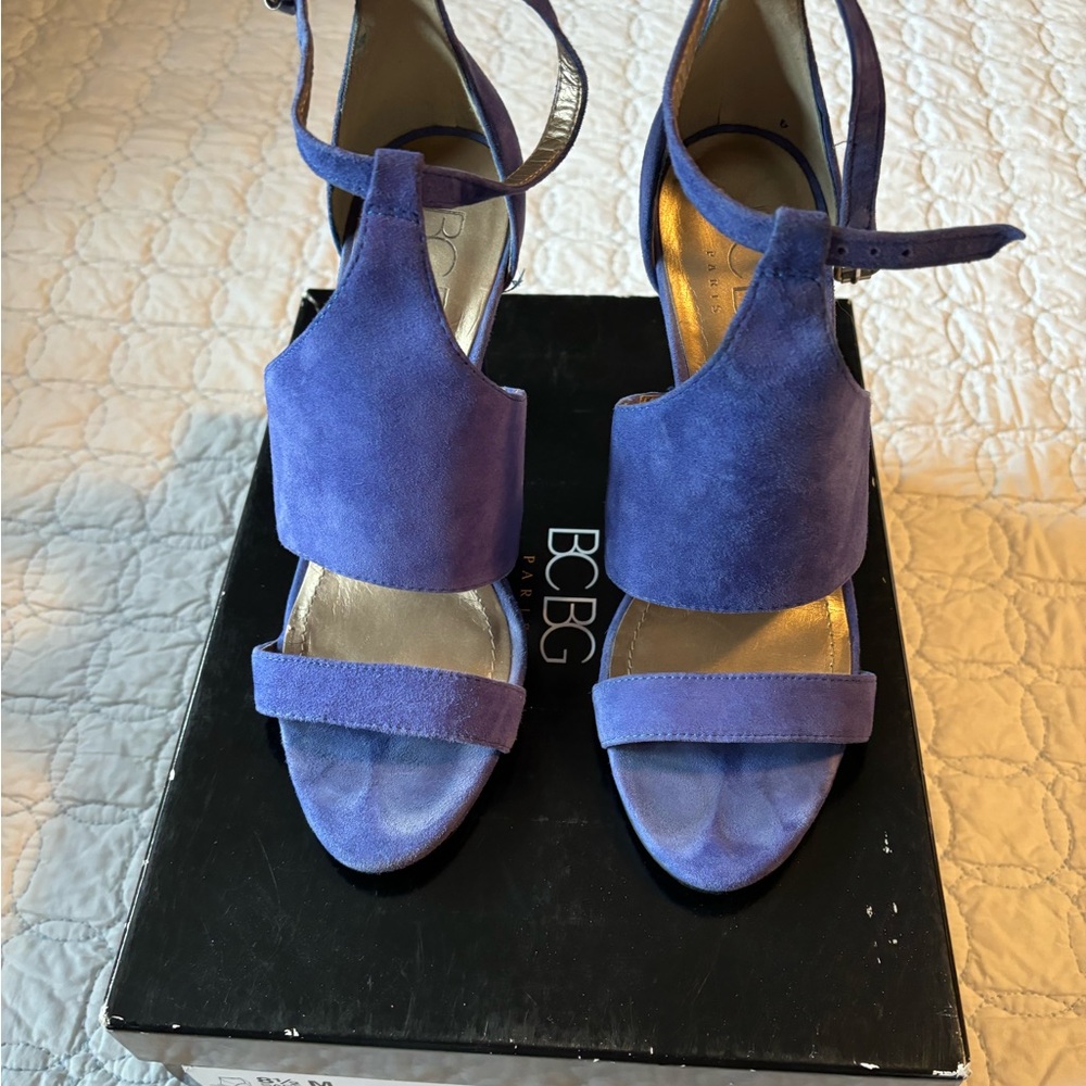BCBG blue suede shoes, size 8.5